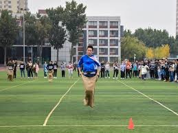 也是上到樊振东大师课了！小胖齐祖上海弄堂里打乒乓