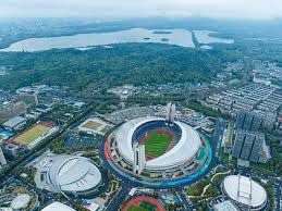 巴里·邦兹单季获得 120 次故意四坏保送，对手甚至在满垒时选择送他分也不愿对决